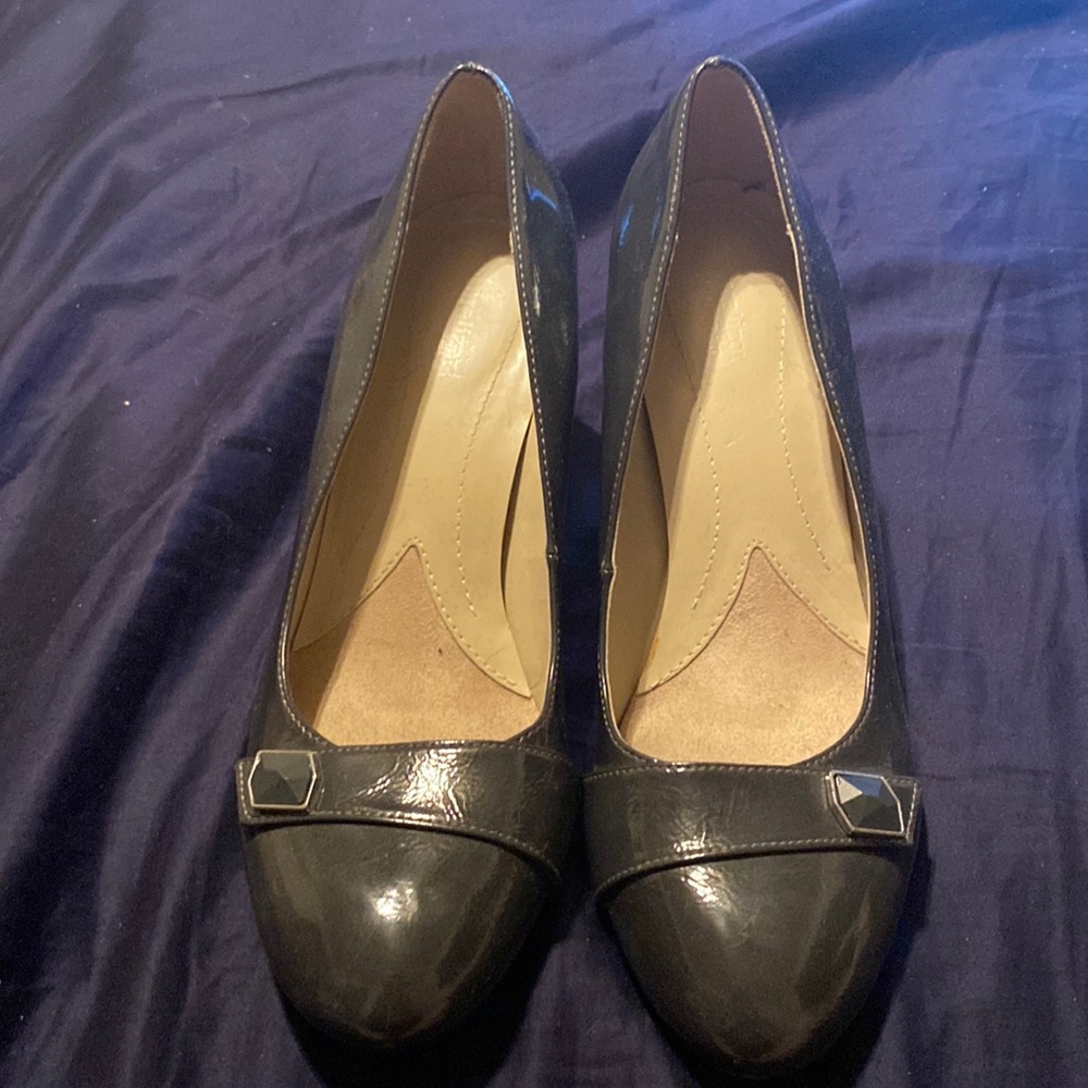 Gray heels